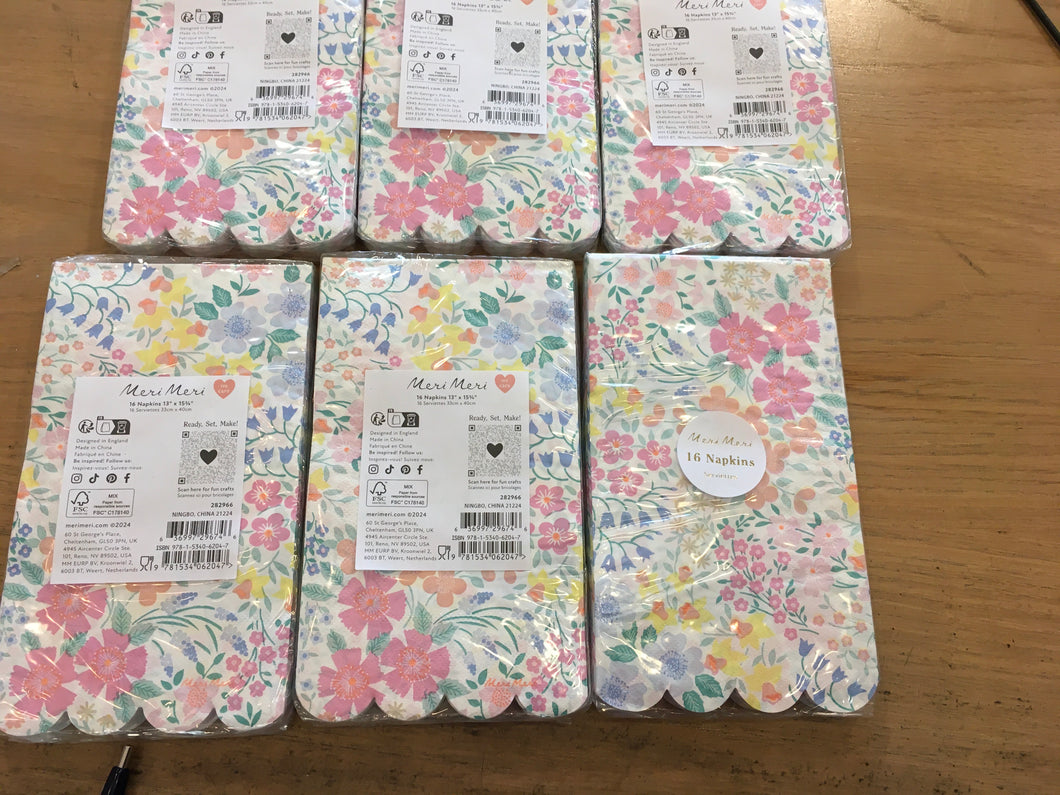 Meri Meri scallop floral guest towel