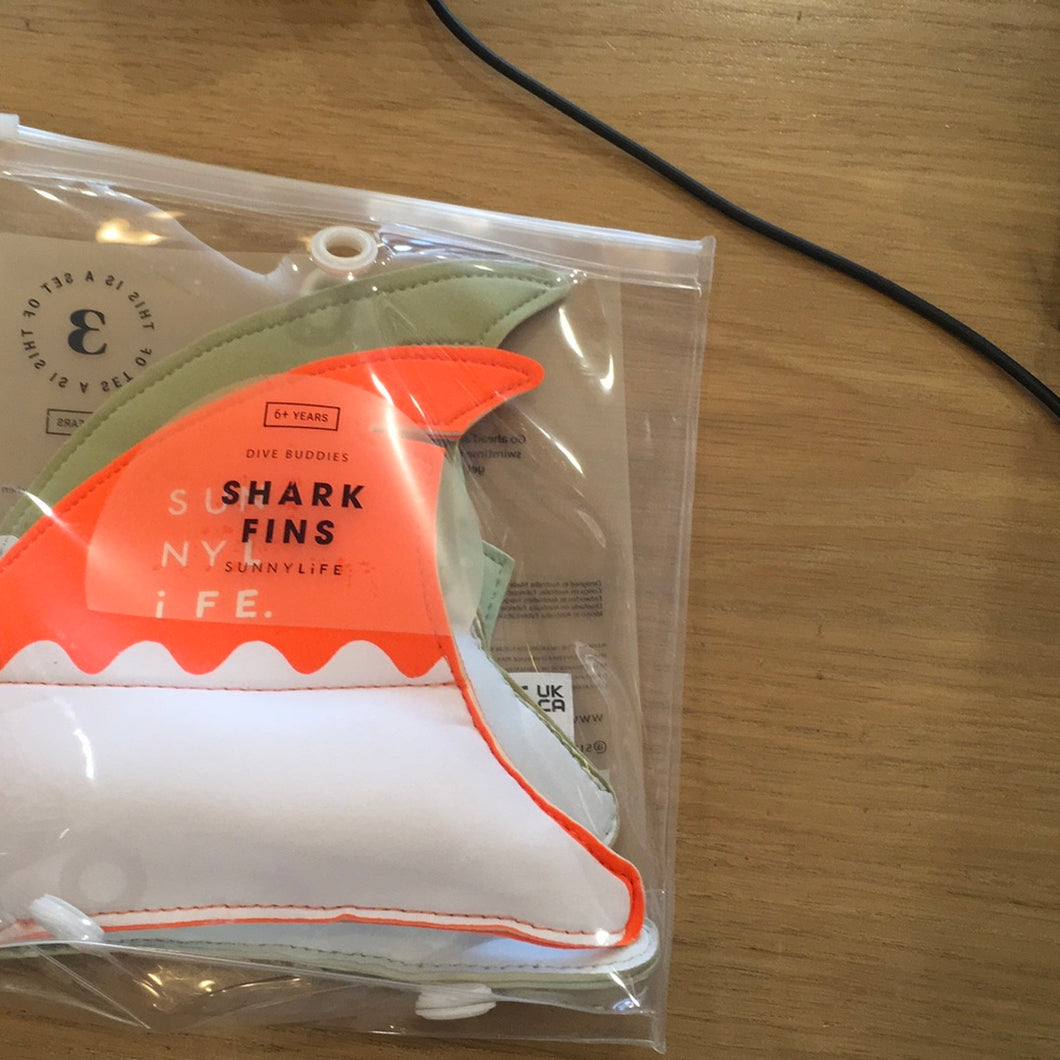 Shark fins Sunnylife