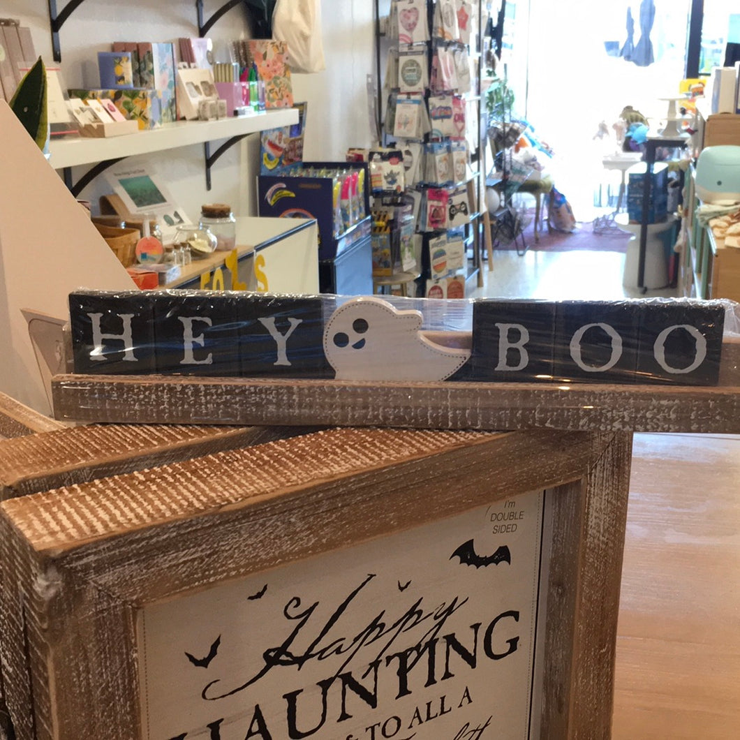 Hey Boo Shelf Sitter